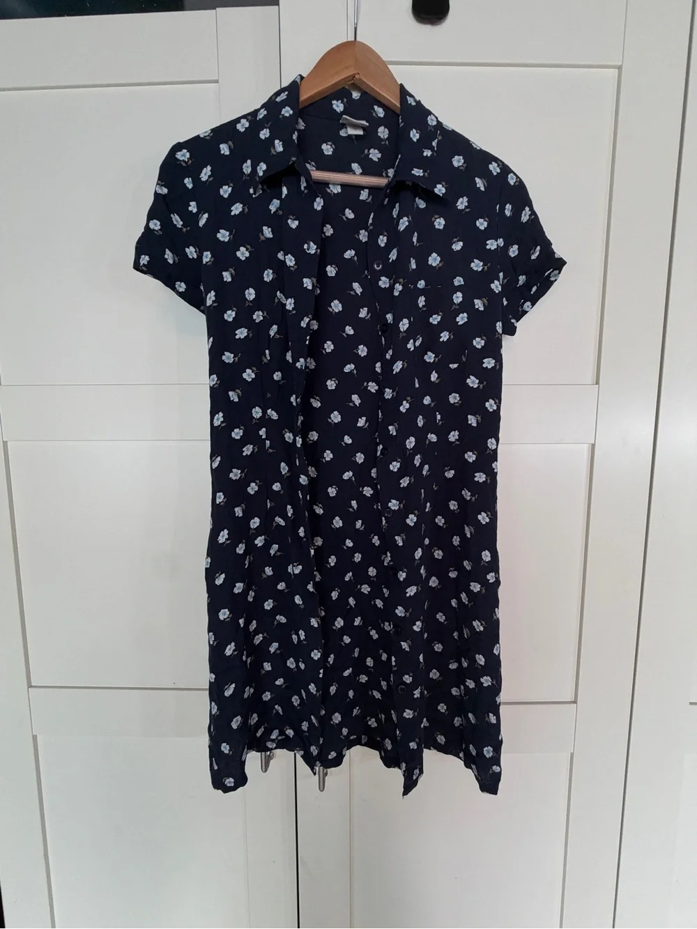Old Navy Navy Dress with White and Light Blue Floral Print B12
